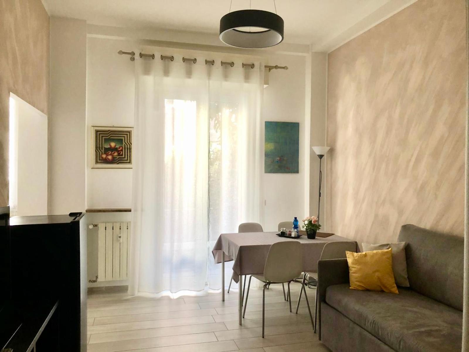 Lovely 2 Room Apartment With Small Garden Milão Exterior foto